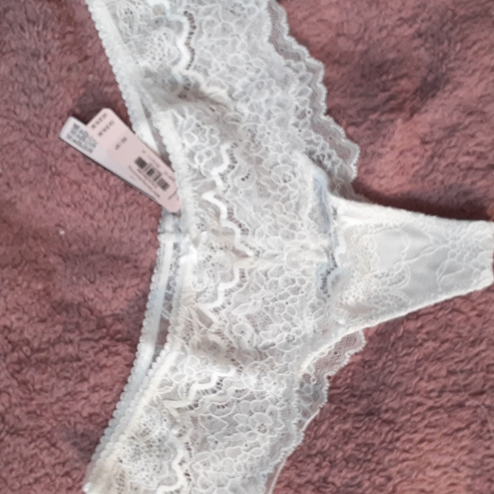 Brand New Victoria's Secret Lace Thong- XS
